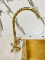 Unlacquered solid brass bathroom faucet , brass bathroom faucet , bath