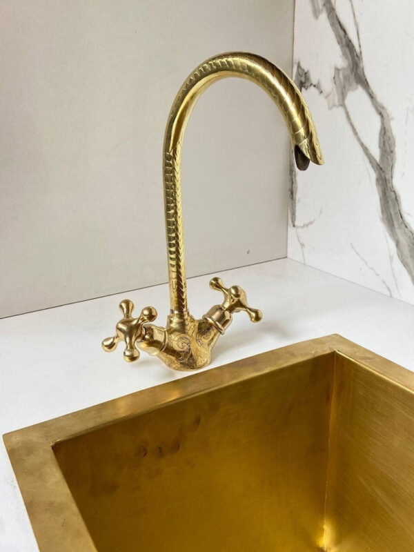 Unlacquered solid brass bathroom faucet , brass bathroom faucet , bath